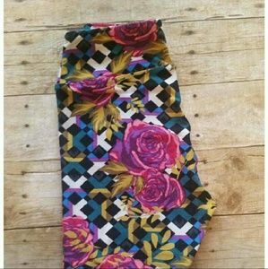 LuLaRoe Unicorn floral print leggings
OS